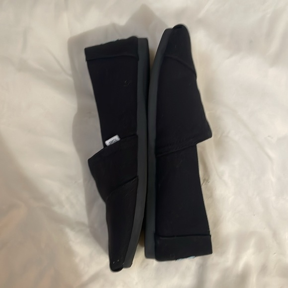 Tom’s shoes Black 6 1/2 - Picture 2 of 4